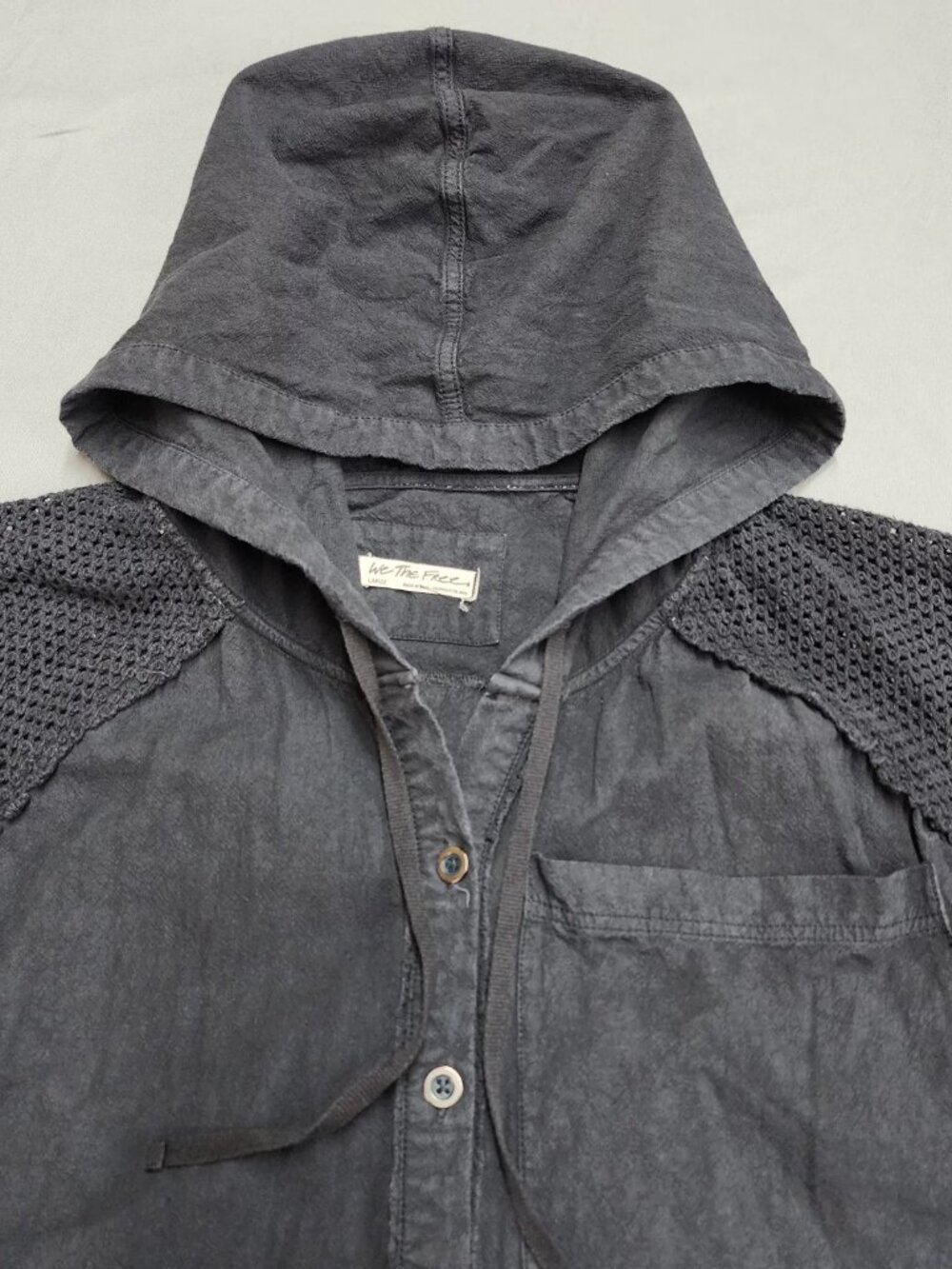We The Free Men's L Gray Short Sleeve Button Front Hooded Shirt Frayed Hem